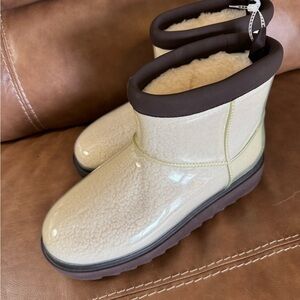 Koolaburra Clear mini boots Women’s  Sz 11